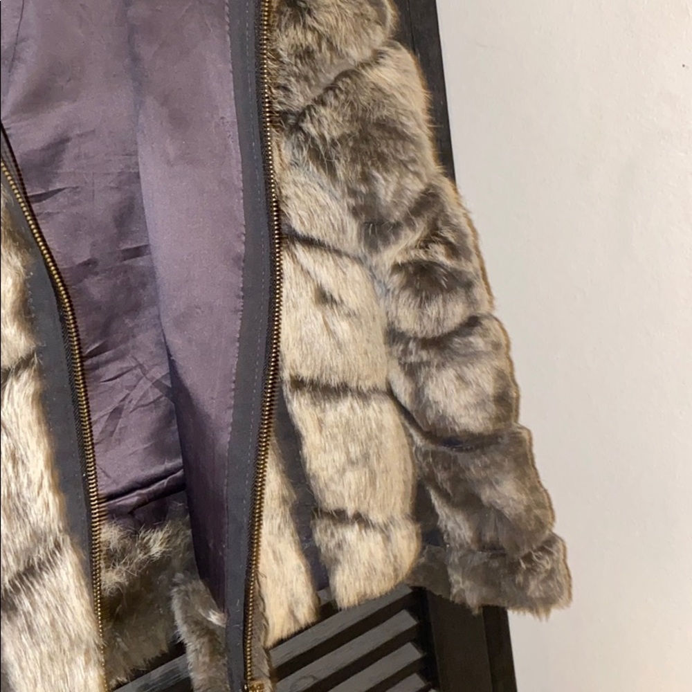 USED**PARKER XS REAL FUR COAT**WELL TAKEN CARE OF. - Picture 3 of 7